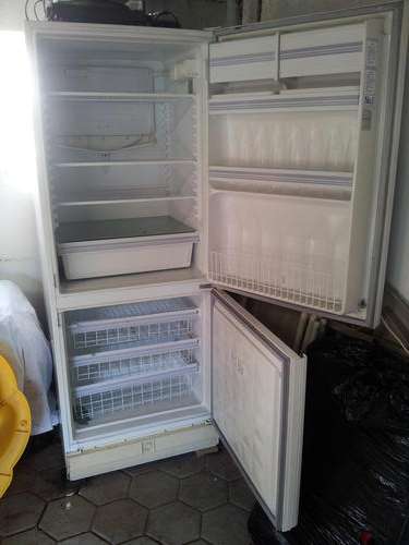 KIC 345L Fridge/Freezer Combo